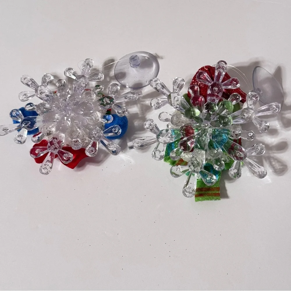 Pair of Snowmen on Snowflakes Plastic Hanging Christmas‎ Decor Suction Cup
